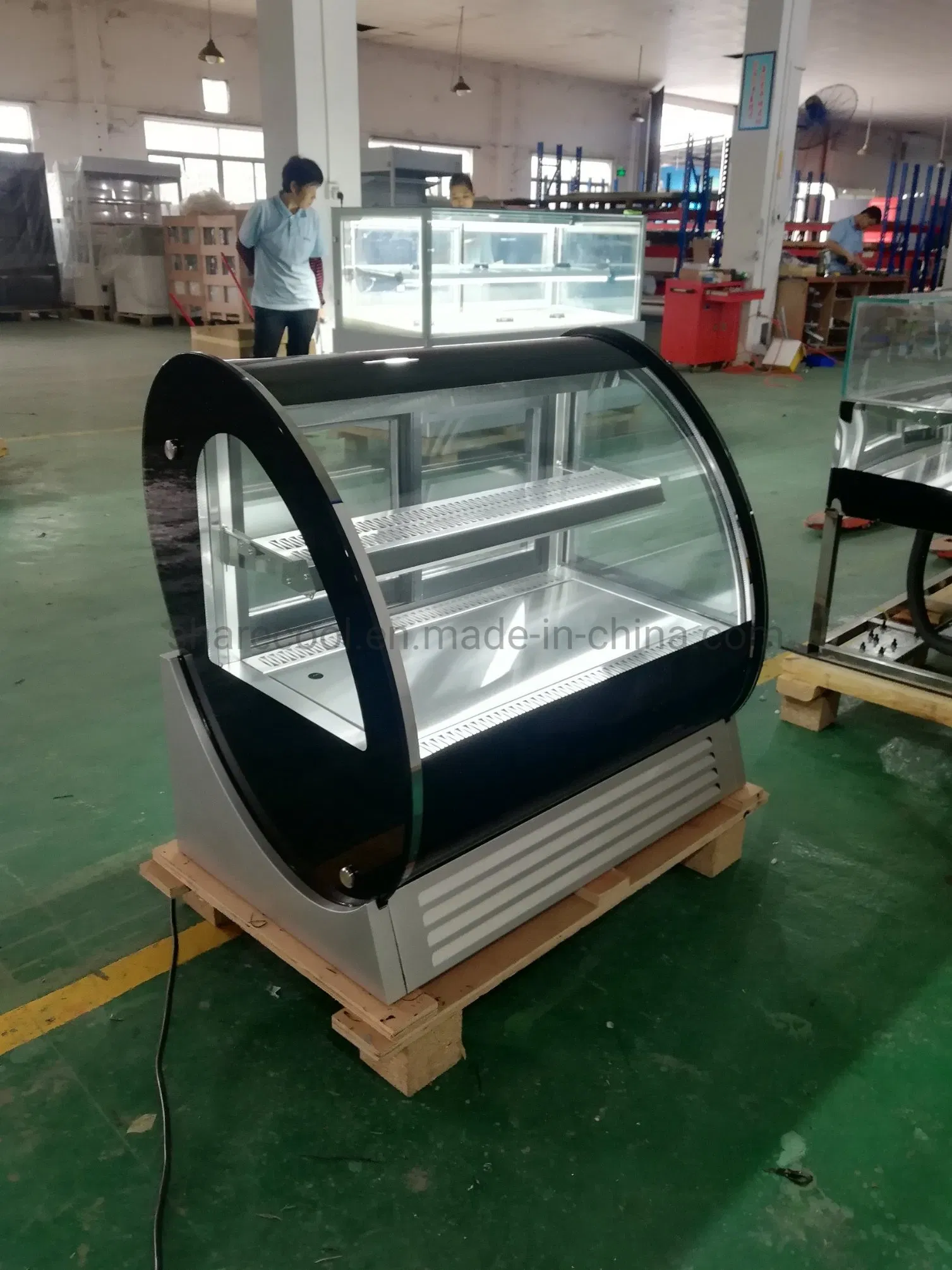 Прилавковый холодильник-витрина для тортов