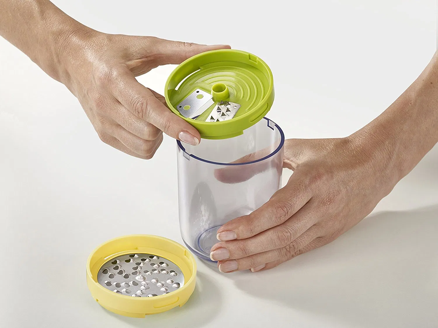 Ручная спиральная тёрка для овощей с тремя насадками