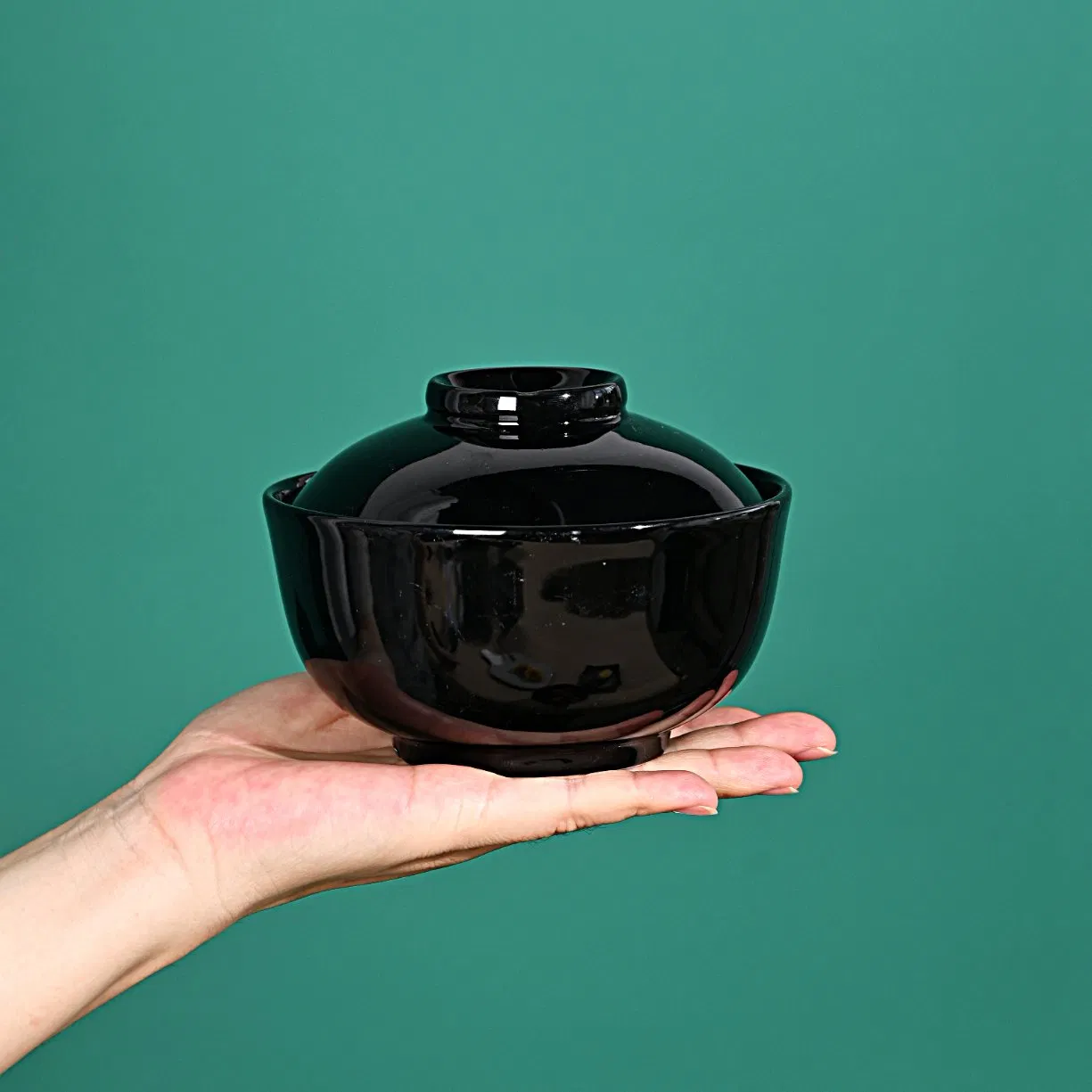 5 Inch Middle Size Environmentally Friendly Porcelain Shiny Black Glaze Round Soup Bowl with Lid for Instant Noodle
