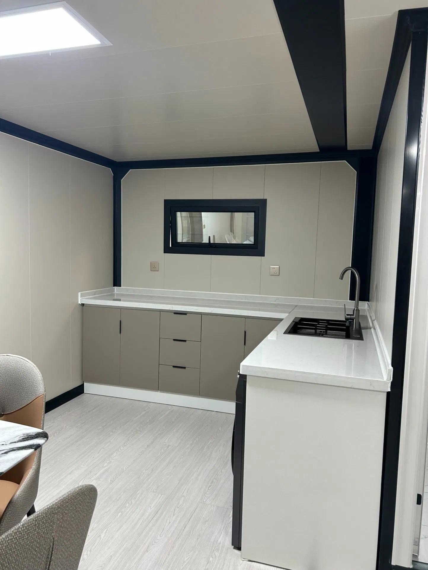 20FT 40FT Tiny Prefabricated Expandable Container Capsule House with Bathroom & Kitchen