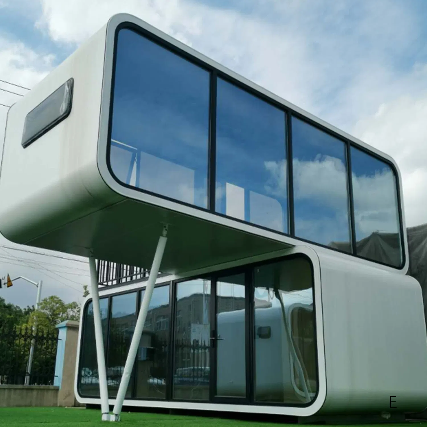 Good Sale Prefab House Apple Cabin Luxury Hotel Cabin Customized Detachable Office Pod Apple Homes