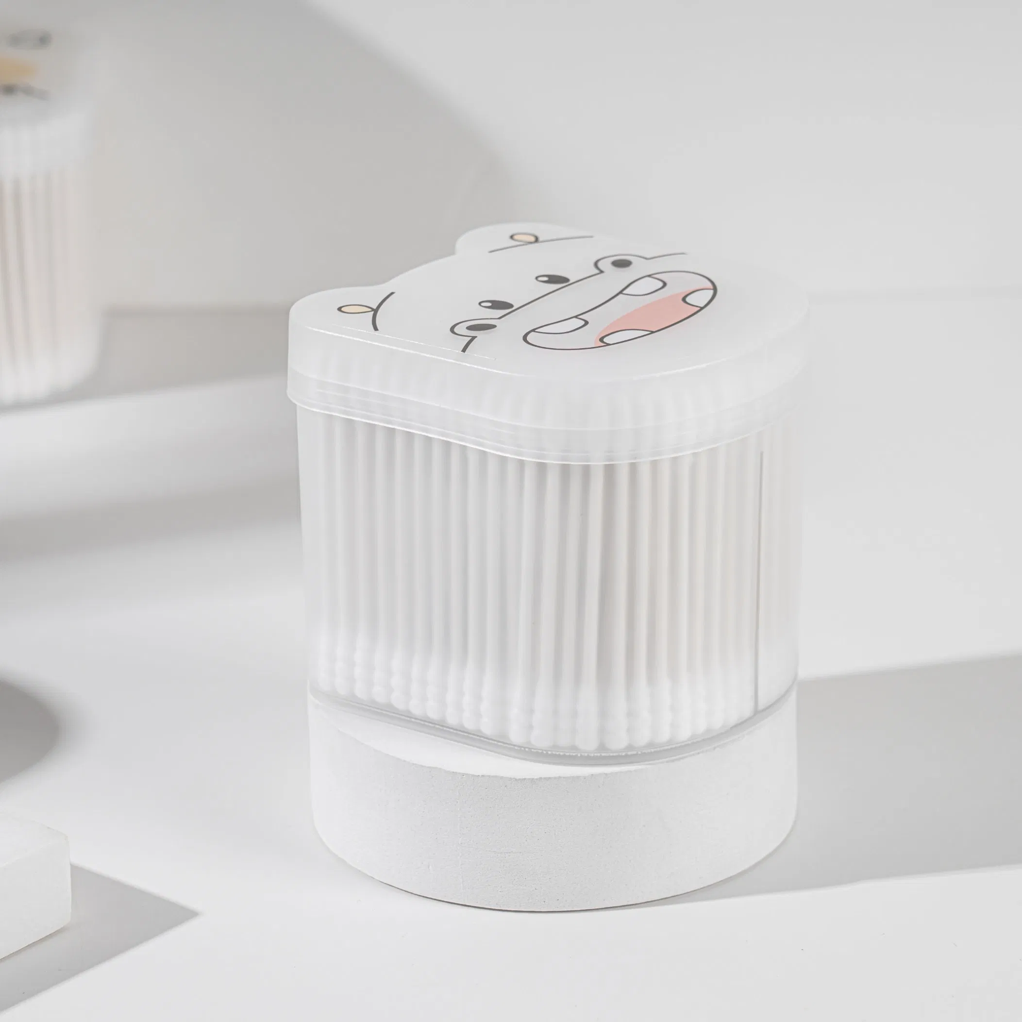 Cute and Convenient 300PCS Cotton Swabs with PP Box