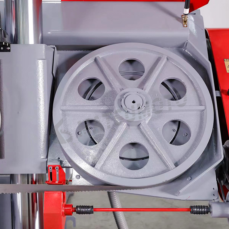 Ленточная пила по металлу горизонтальная автоматическая