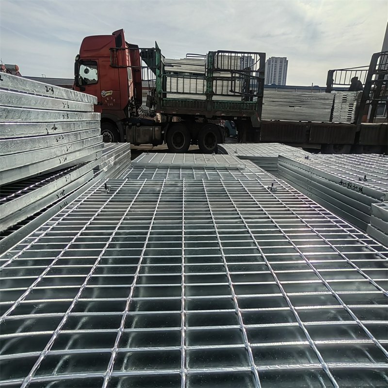Welded Metal Serrated Industry Platform Walkway Galvanised Steel Grating, Hot DIP Galvanized Floor Steel Grid Grating