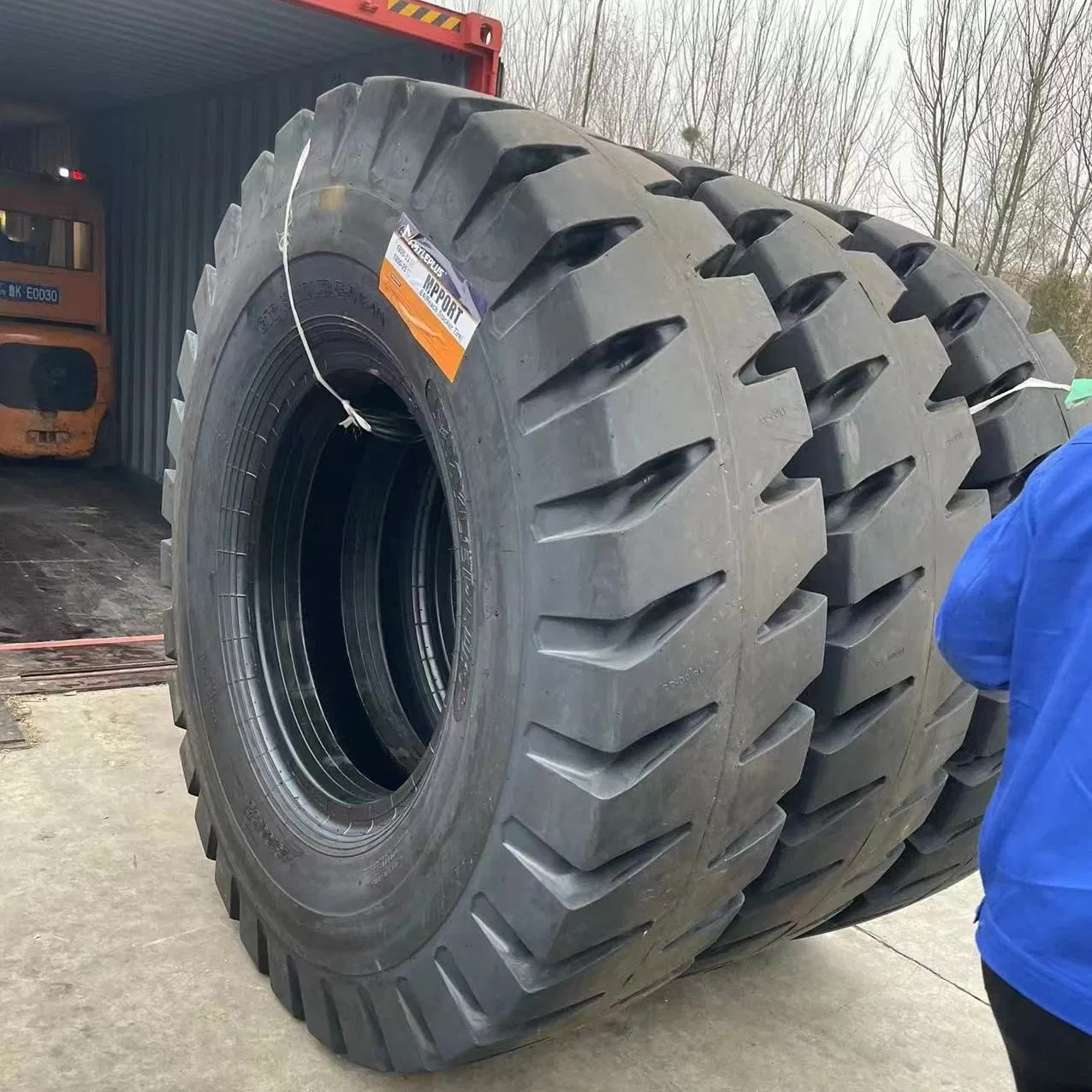 Шины E3/L3 OTR для спецтехники: погрузчики, грейдеры, карьерные самосвалы
