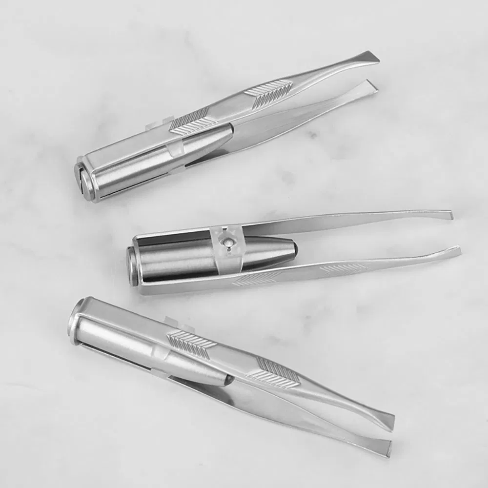 Stainless Steel Eyelash Clipper Beauty Makeup Tool Slanted Tip Lashes Eyebrow Tweezers with LED Light
