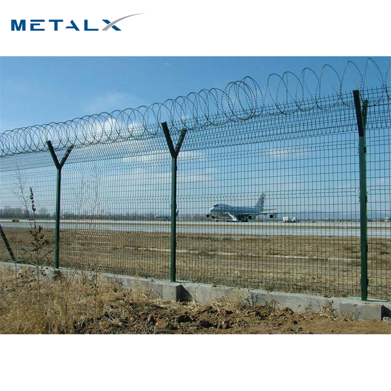 High Quality Powder Coated Welded Wire Mesh Anti Climb Curved Mesh Airport Fencing with Razor Barbed Wire