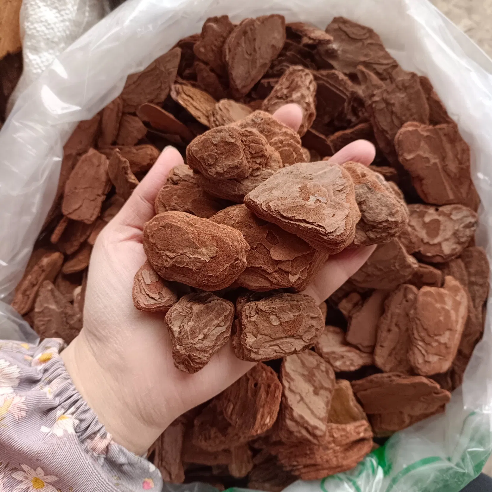 Polished 3-5cm Lightweight Pine Shredded Garden Wood Bark