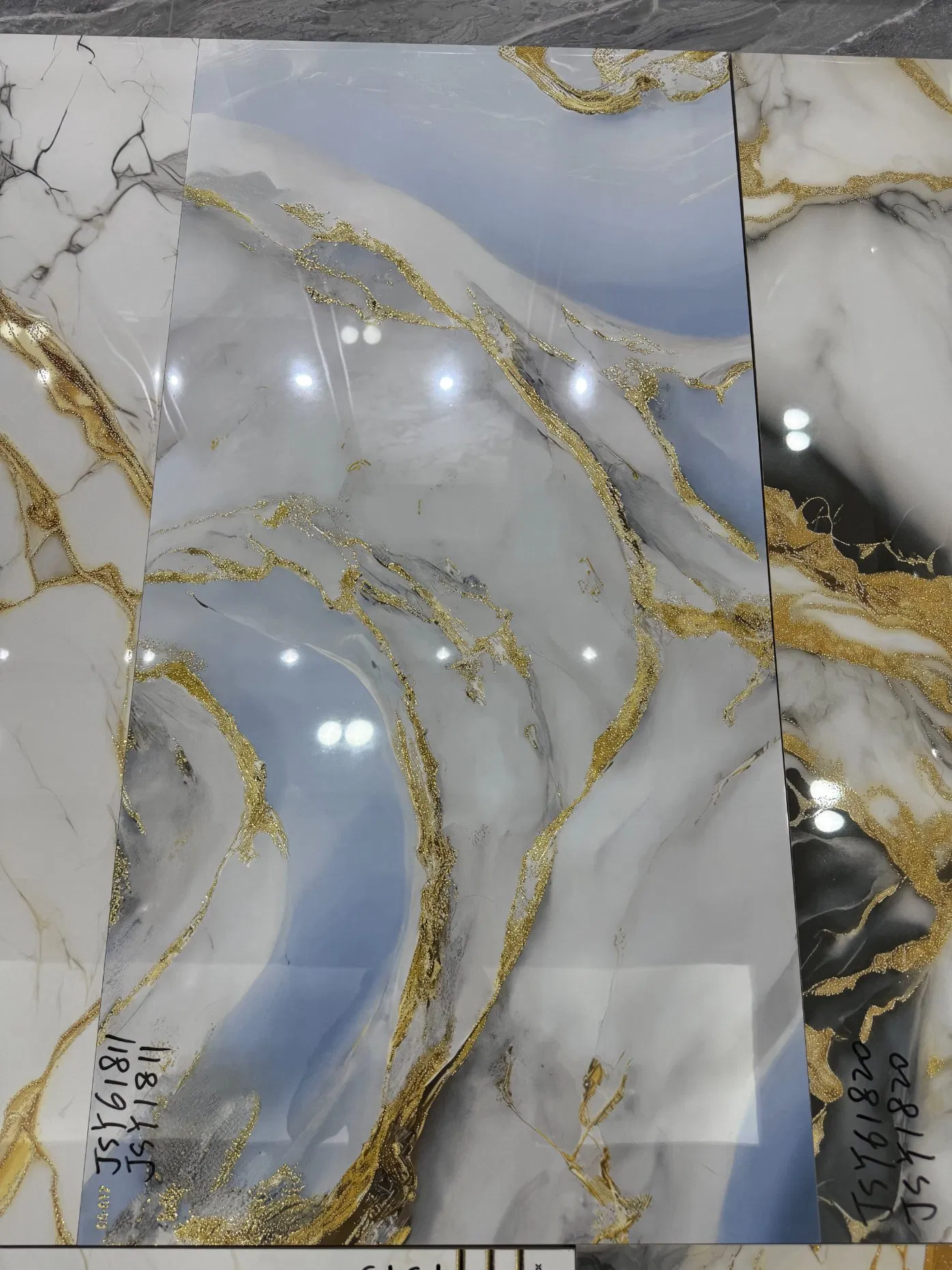 Золотистые шелковые плитки Luxurious Golden Silk для интерьера