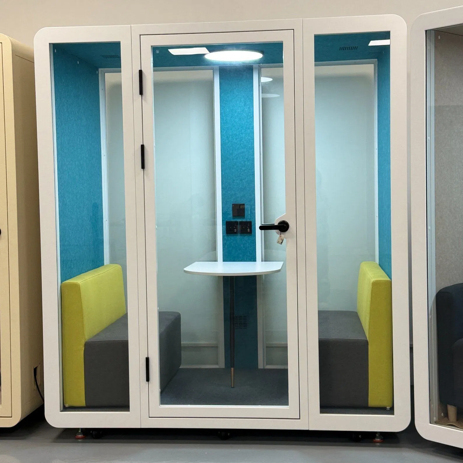 Large Acoustic Meeting Pod Office Pod for Enhanced Quiet Environments