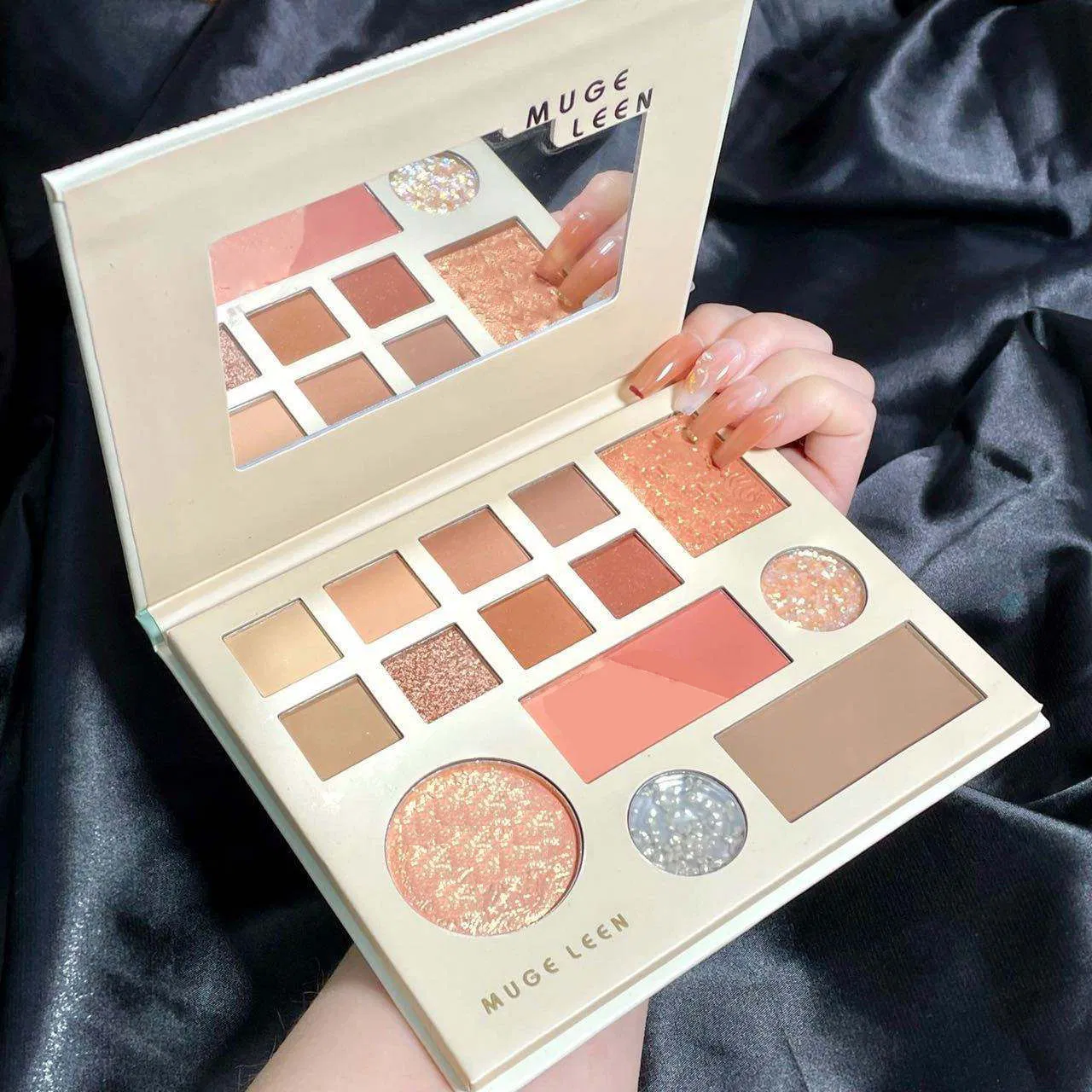 Premium Matte Glitter Eye Shadow Palette for Private Label