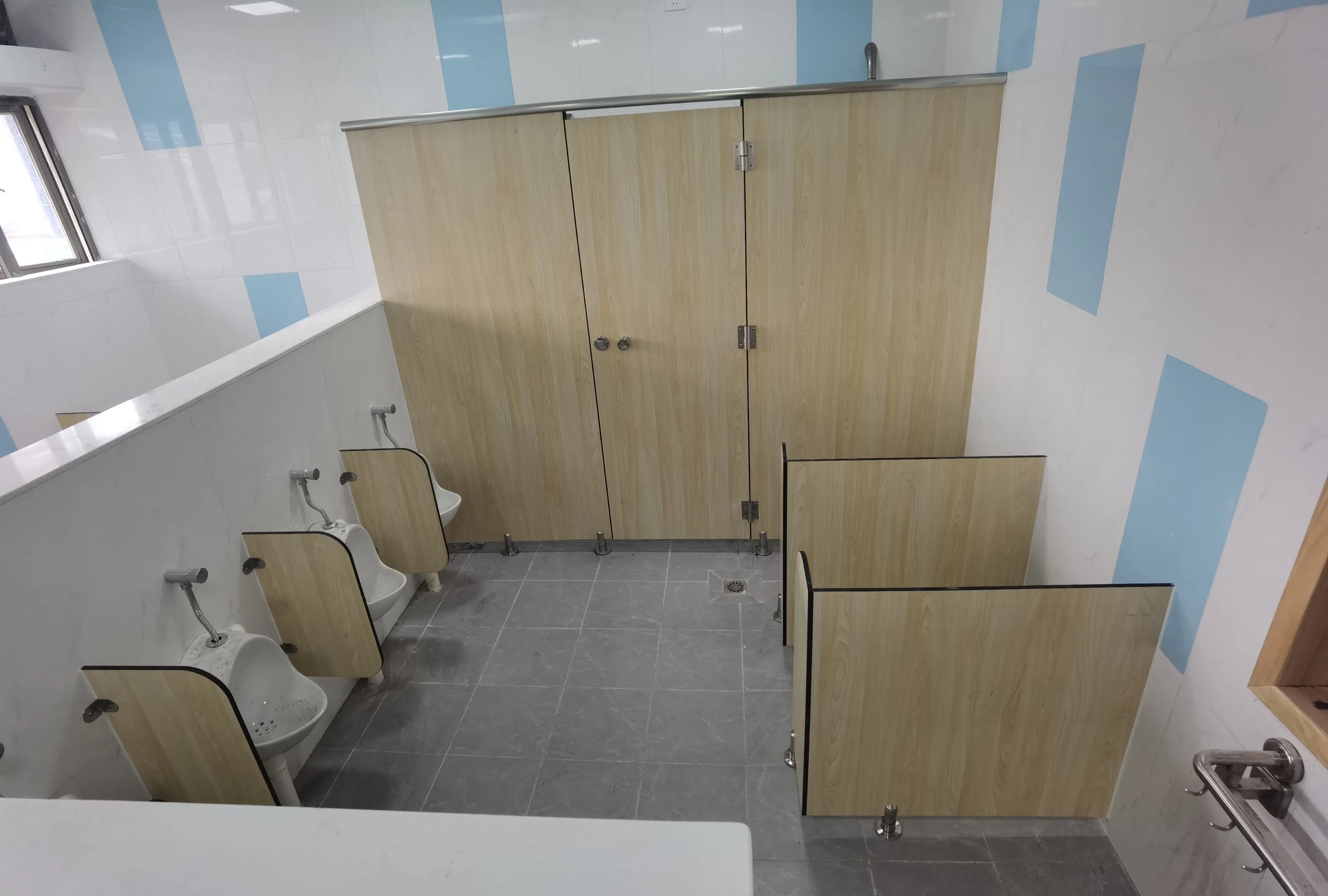Fumeihua Kindergarten Preschool Nursery HPL Toilet Cubicles Partition