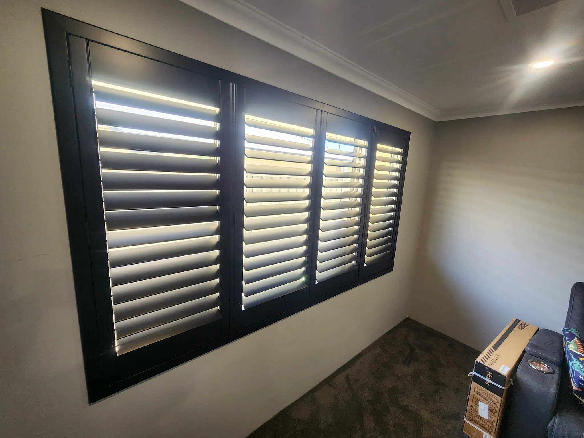 China Original Factory Hardwood Blind Louvered Door Adjustable Shutter Plantation Shutter