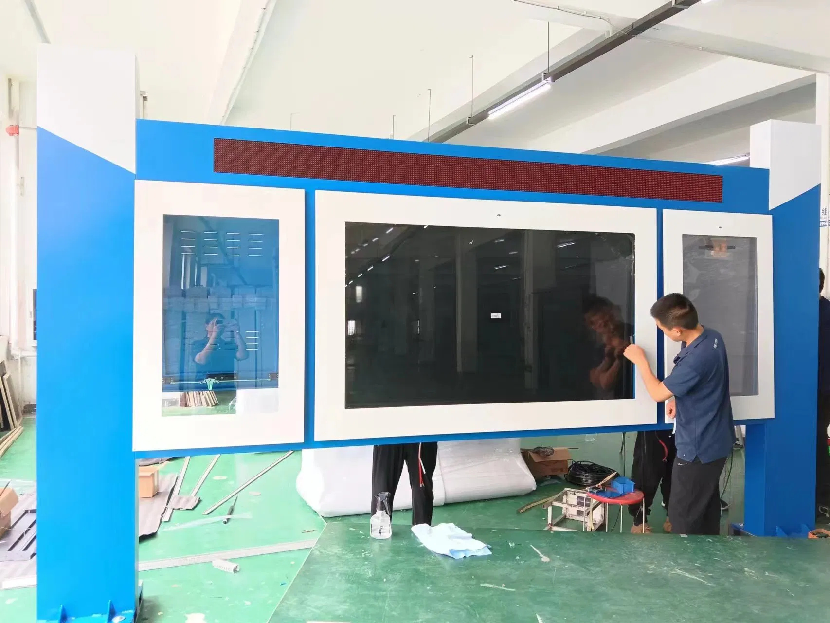 Touch-Enabled Public Service Terminal for Pdf/Word/Excel File Browsing Digital Signage