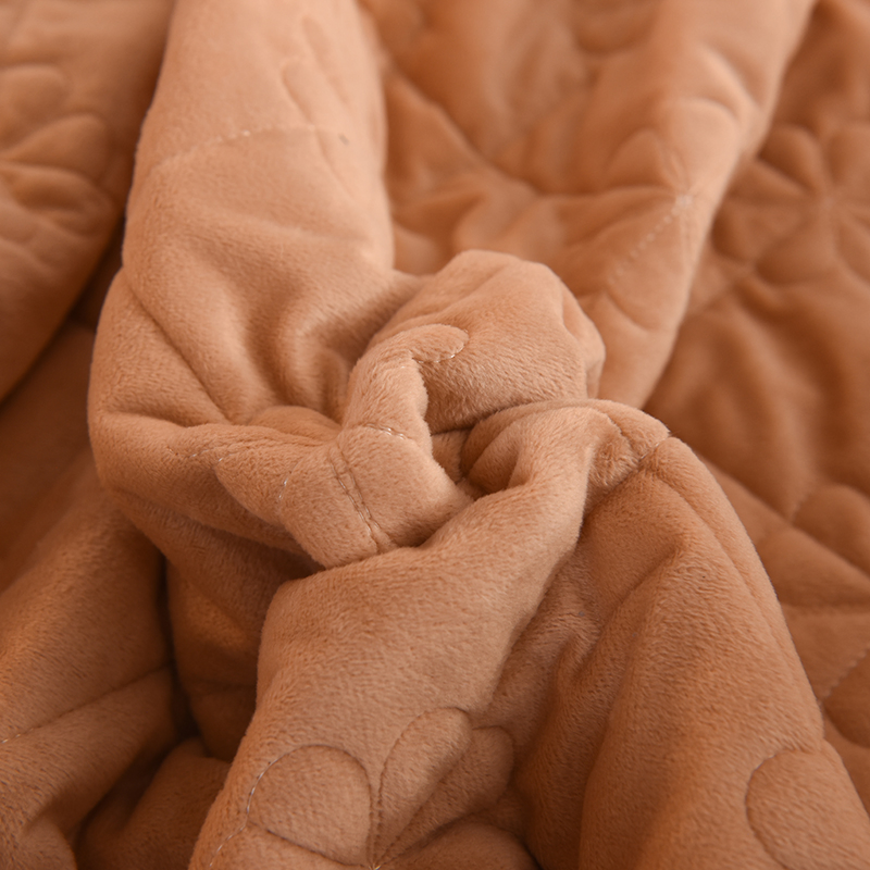 Luxury Top Selling Velvet Embroidery Bed Cover Bedding Set