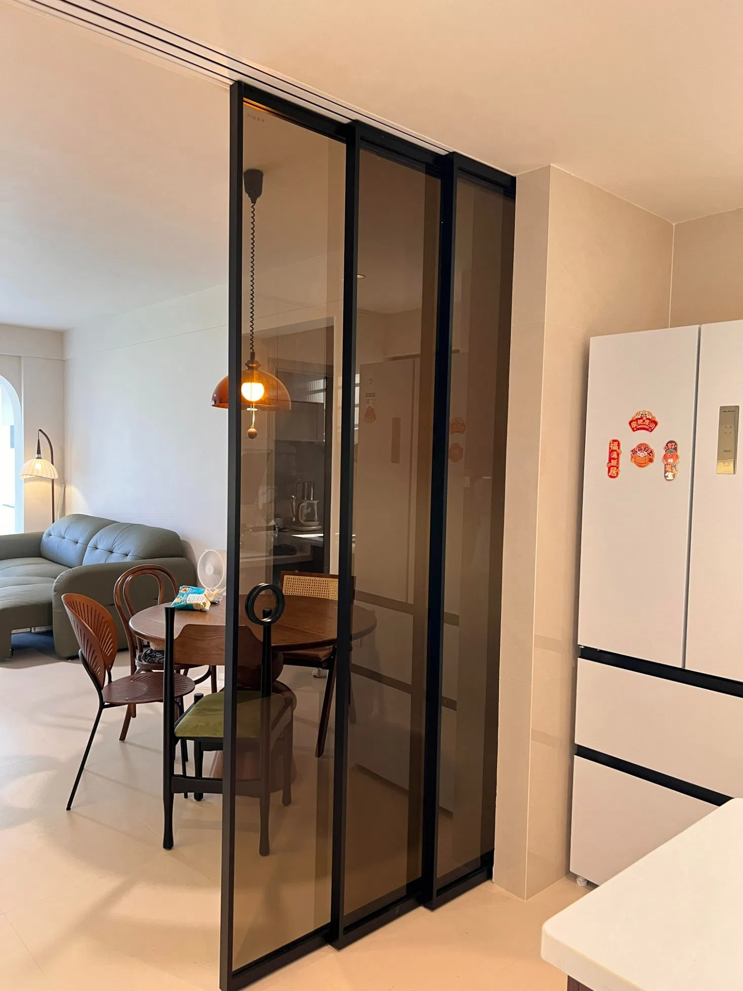 Stylish Aluminum Sliding Door with Thermal Insulation and Durable Glass