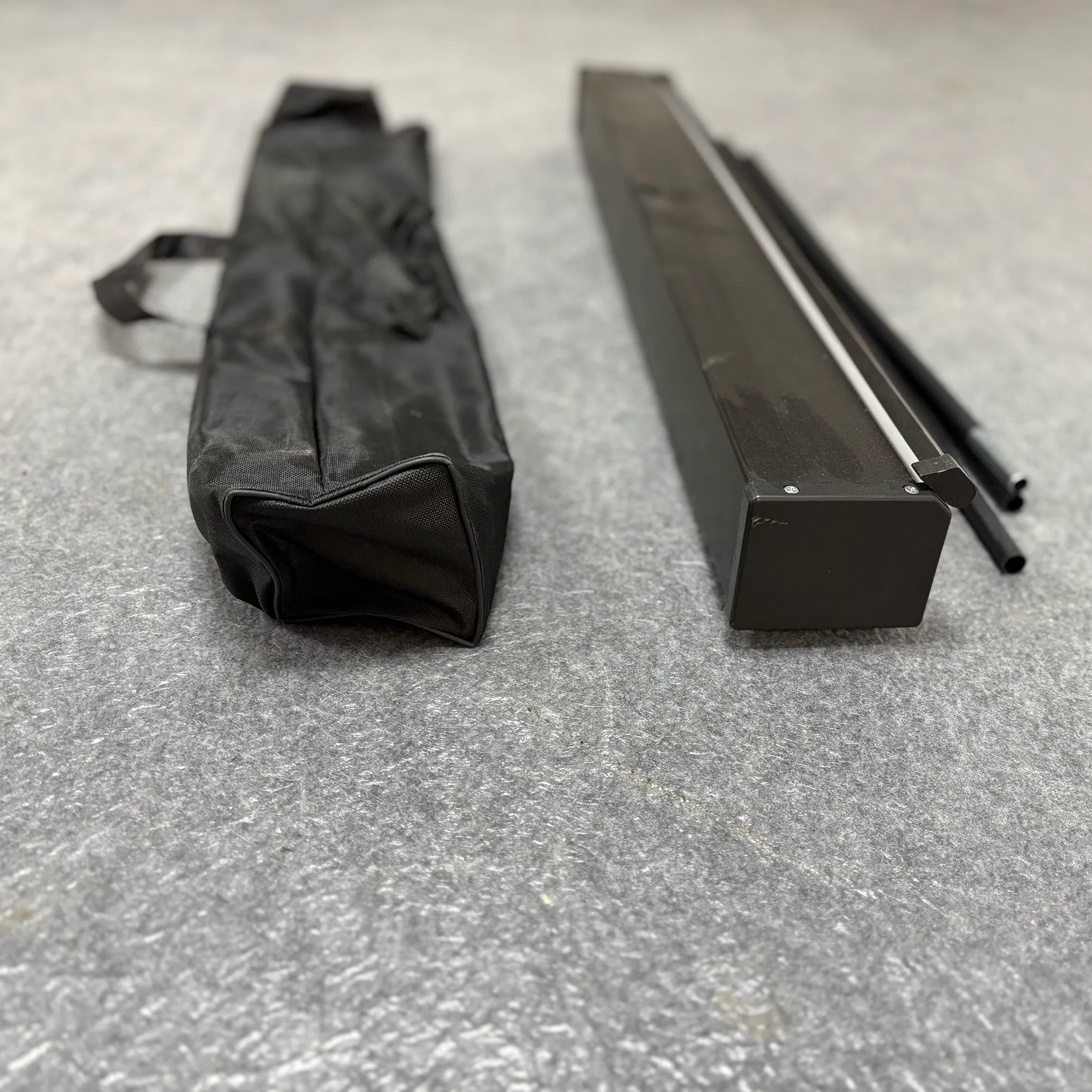 Versatile Black Iron Roll up Banner Stand with High Quality Design