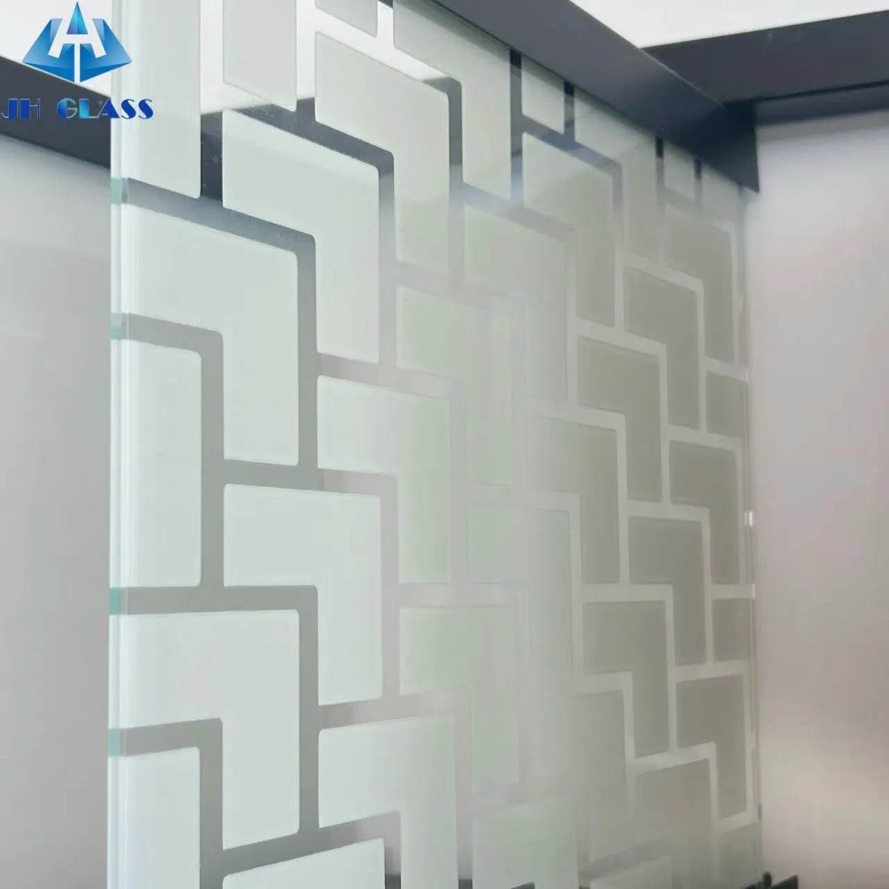 Customizable Elegant Textured Silk Screen Glass Products with Heat Resistance Ideal for Hotel Bathrooms & Office Dividers