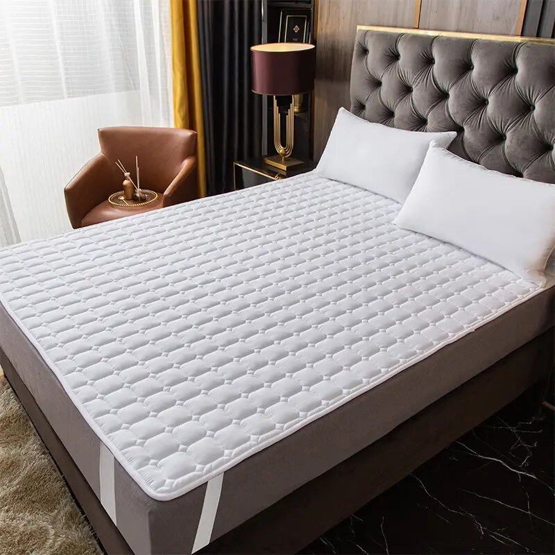 Wholesale Machine Washable Mattress Cover with Elastic Band Straps Quilted Mattress Topper