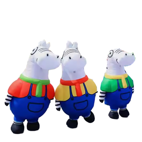 Giant Inflatable Giraffe Christmas Decoration for Festive Outdoor Displays