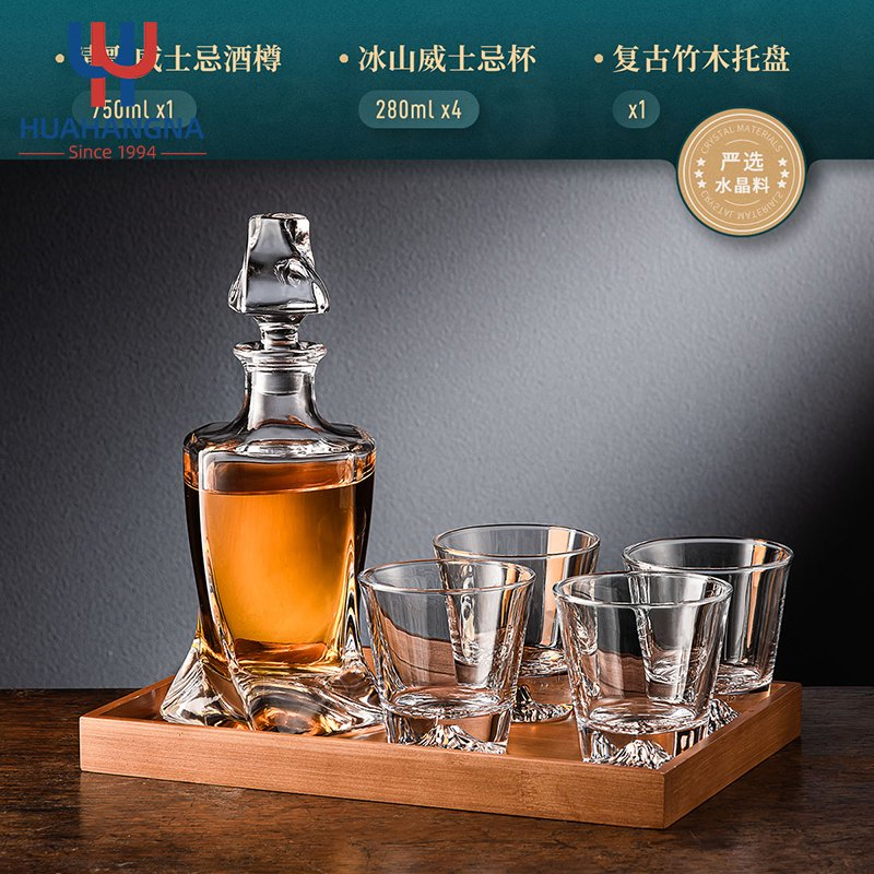 Embossed Whiskey Crystal Classic Wine Bottle Multiple Capacity Clear Glass Bottles Exquisite Craftsmanship Glass Wine Bottles