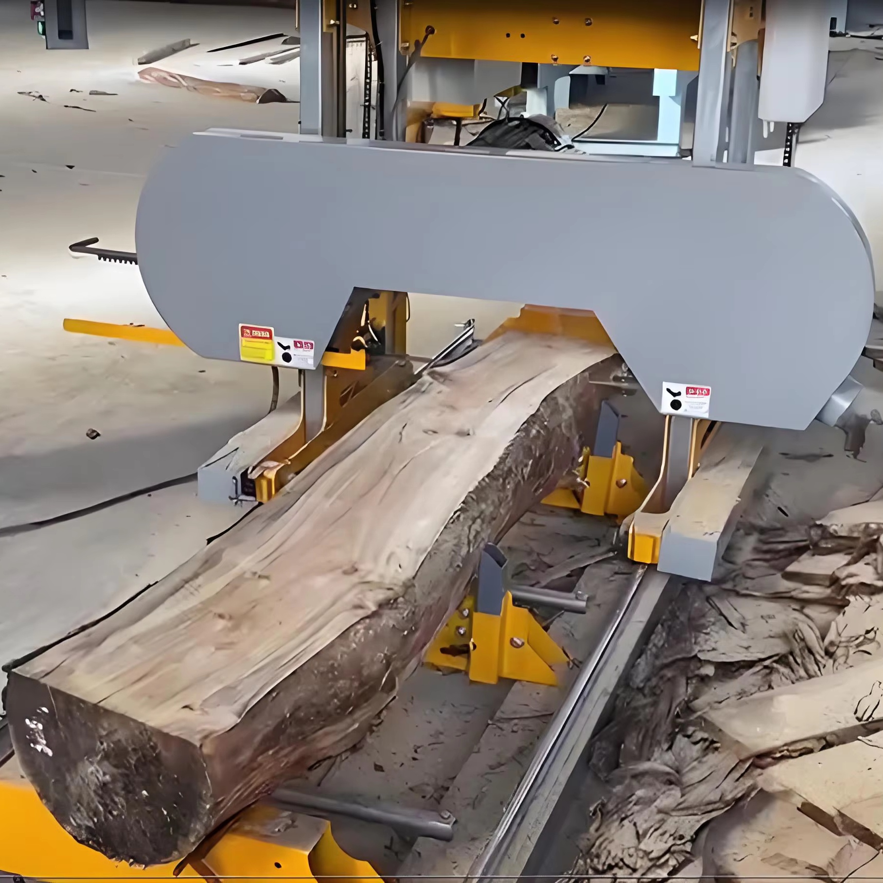 Станок ленточнопильный горизонтальный по дереву для бревен