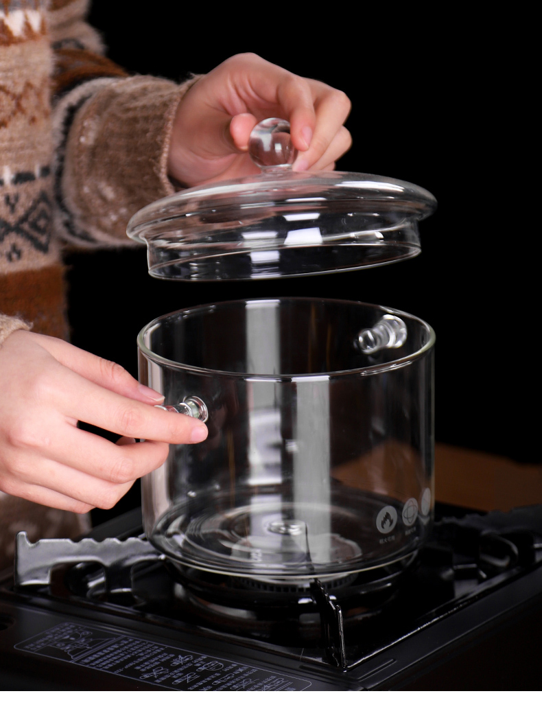 Кастрюля из жаропрочного стекла с крышкой