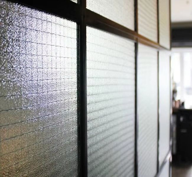 China Fire Proof Nashiji Wired Glass with Cross Mesh Manufacturers Suppliers Factory