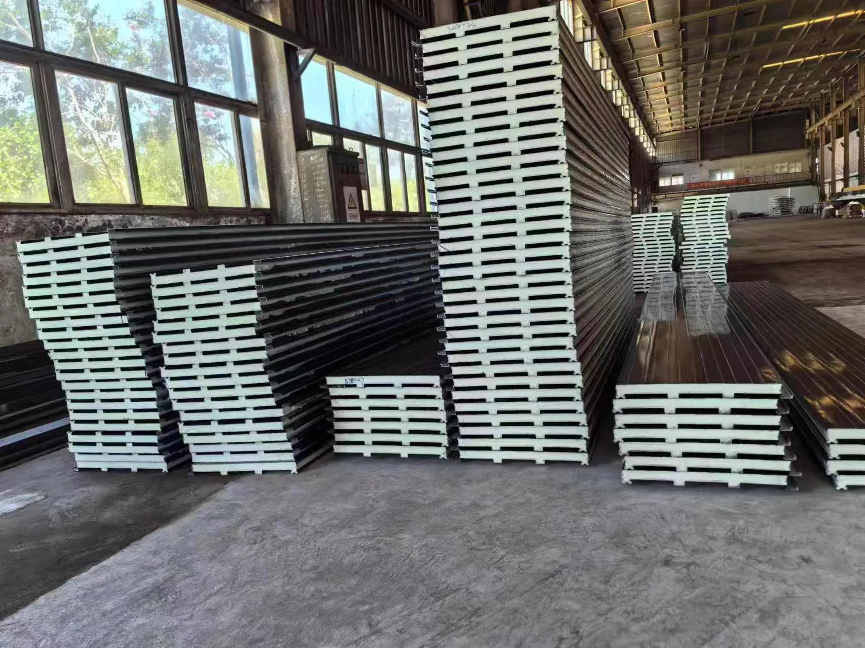 Building Materials Lightweight Thermal Insulation Roof Corrugated Board Design Double Aluminum Insulation Board