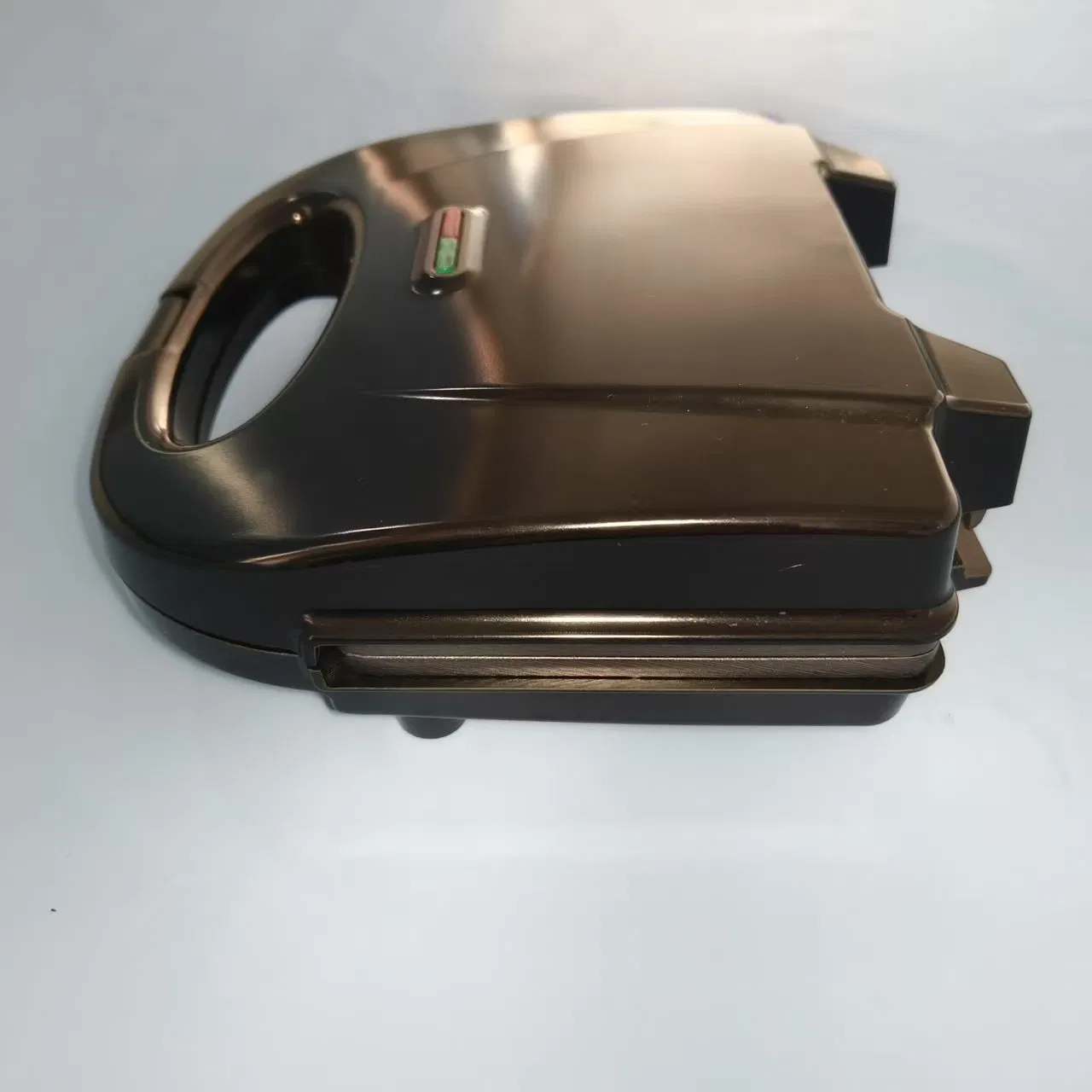 Portable and Easy-to-Use Sandwich Maker for Quick Breakfasts