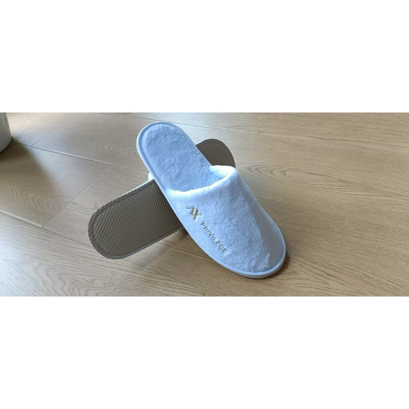 Premium Coral Fleece Hotel Slippers with Custom Logo for Guest Rooms Resorts and Spas