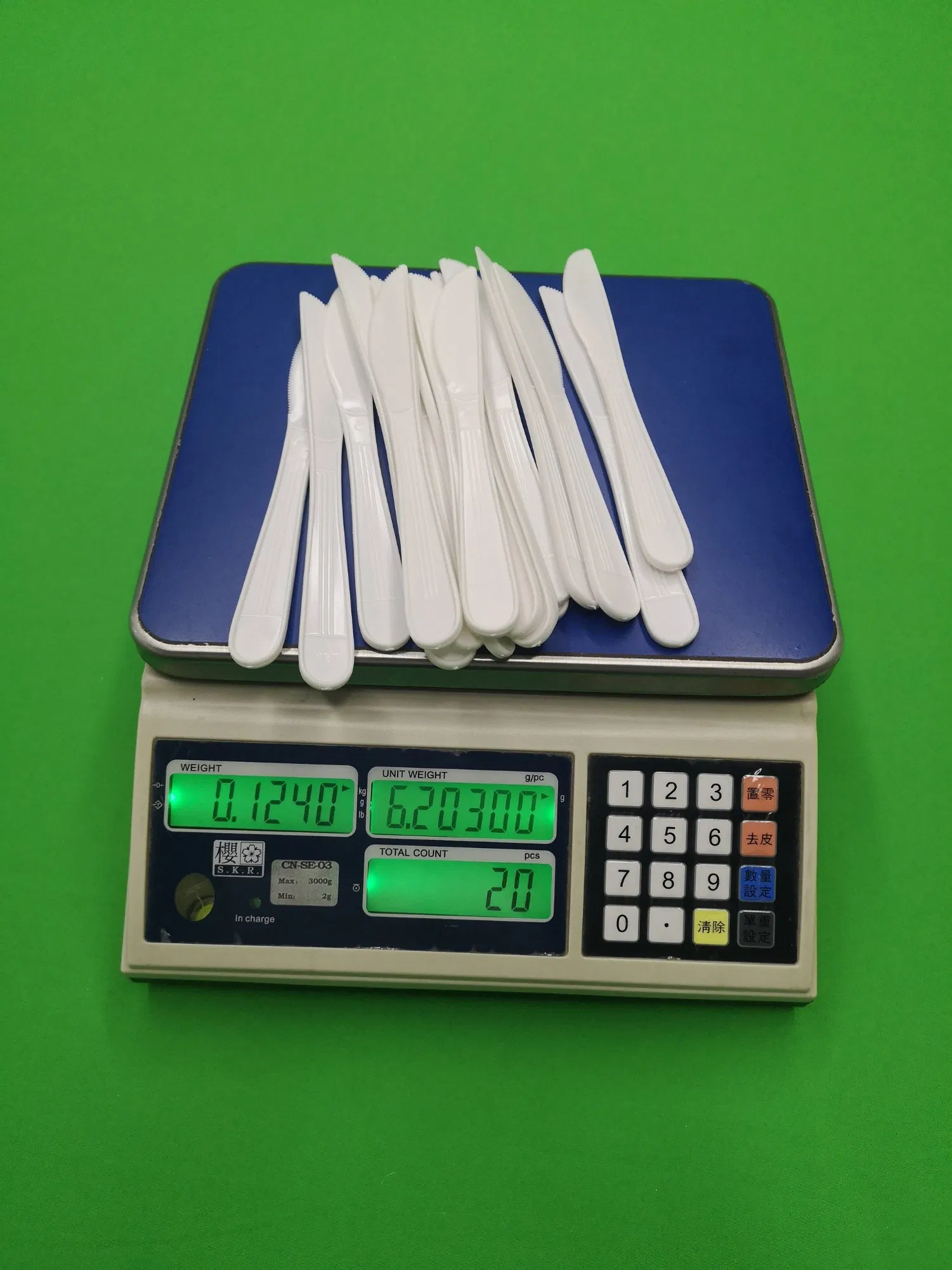 6 Grams 185mm Disposable White Polypropylene Knife