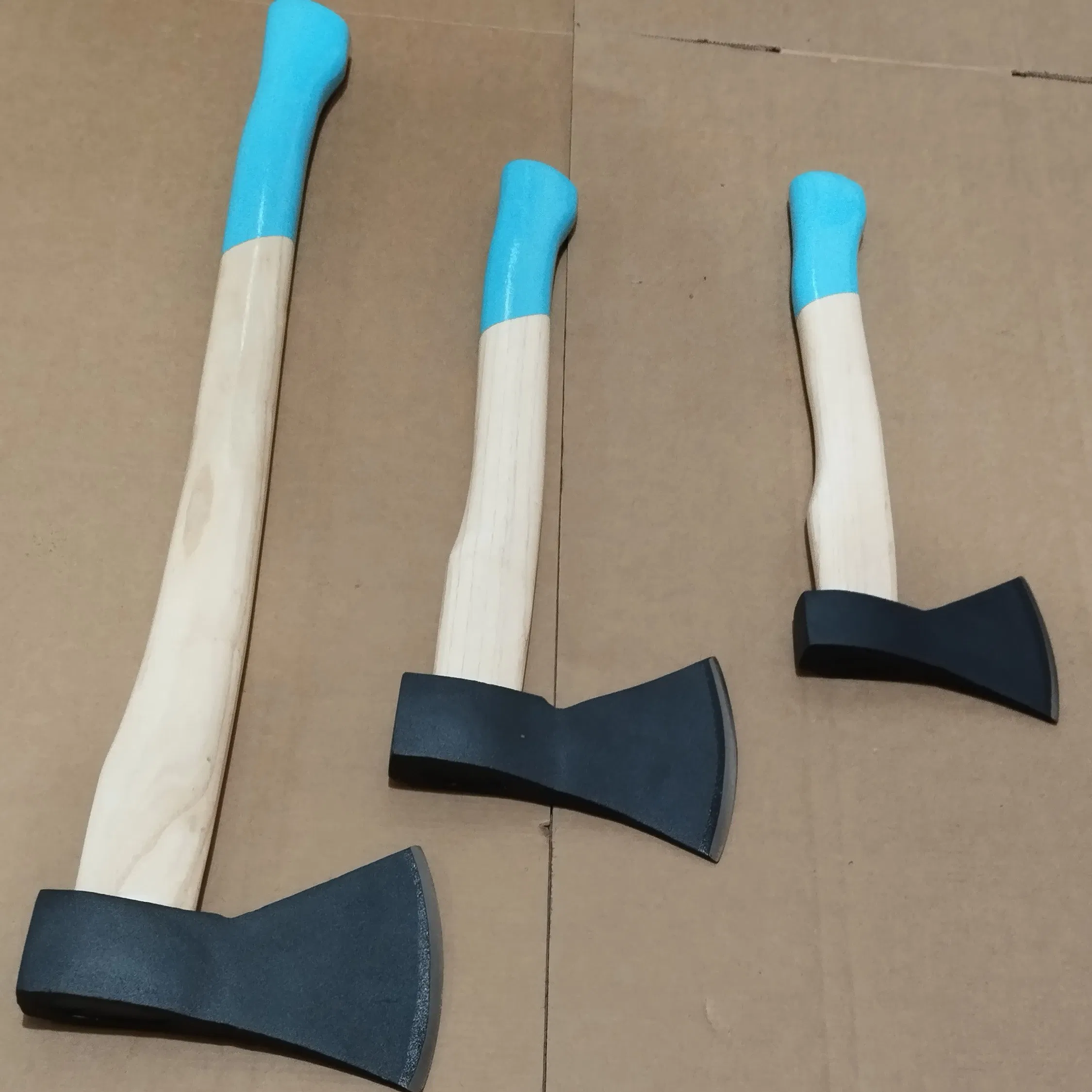 Versatile 613 Multi-Purpose Axe, Perfect for Felling Trees, Splitting Firewood, Camping and General Farm Work