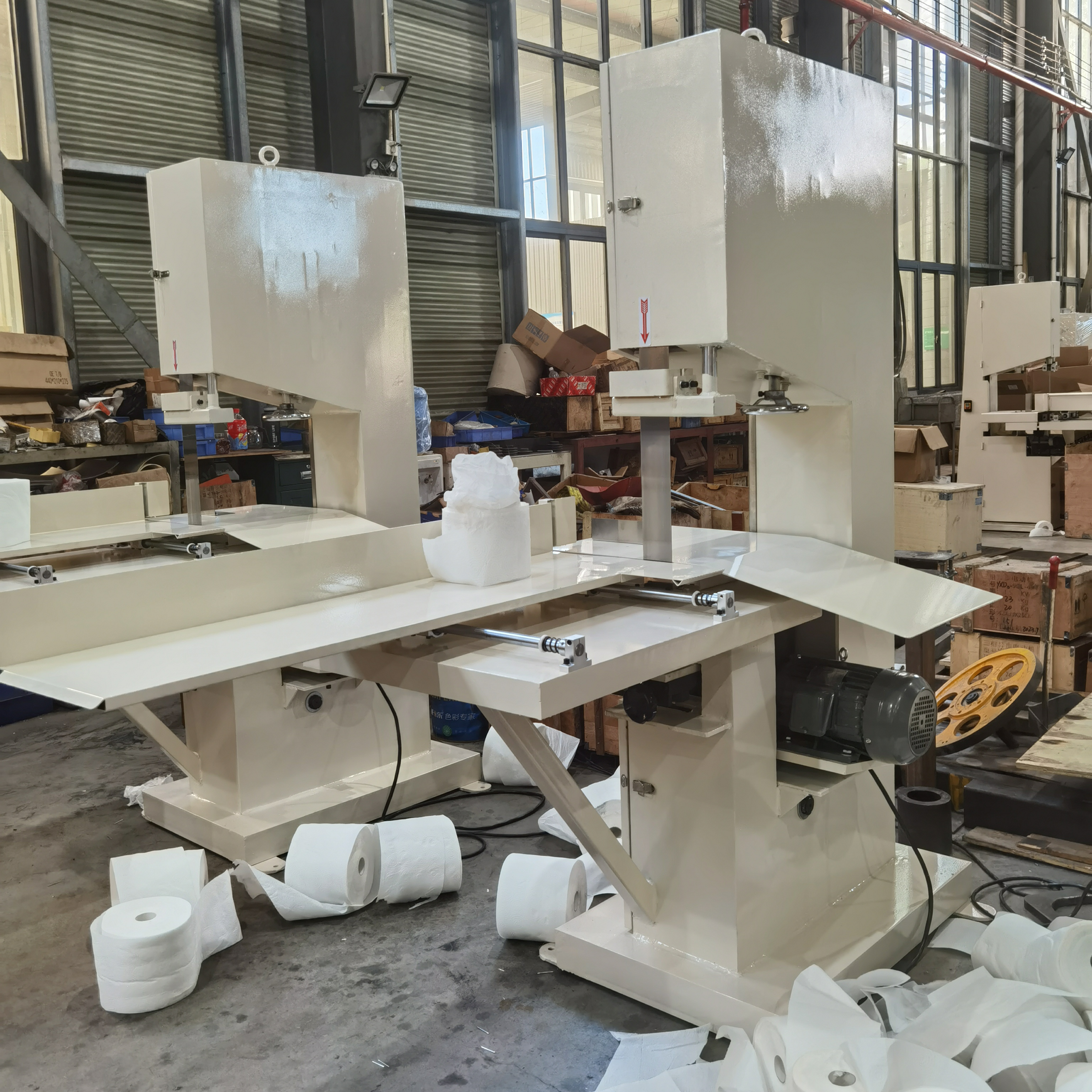 Ленточная пила ручная переносная