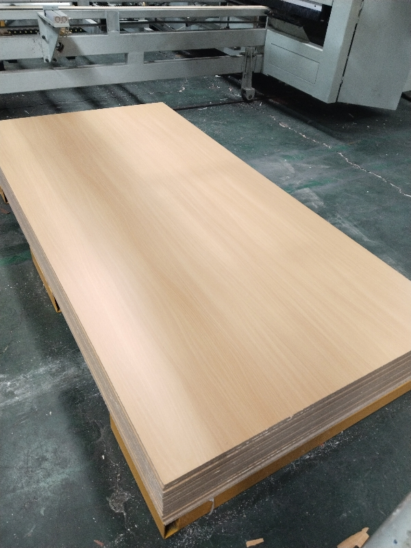 Good Quality Melamine MDF for Building Material and Home Furniture