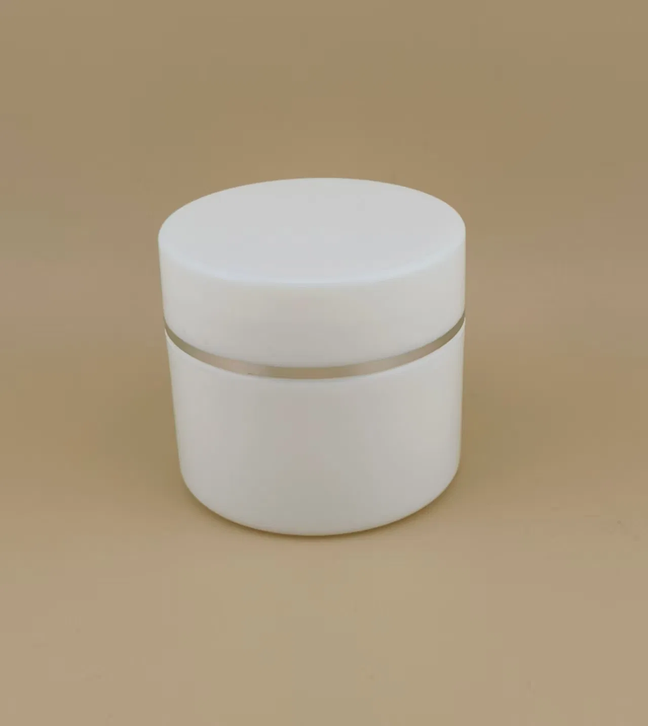 White Plastic Cream Jar with Silvery Edge for Female Lotion