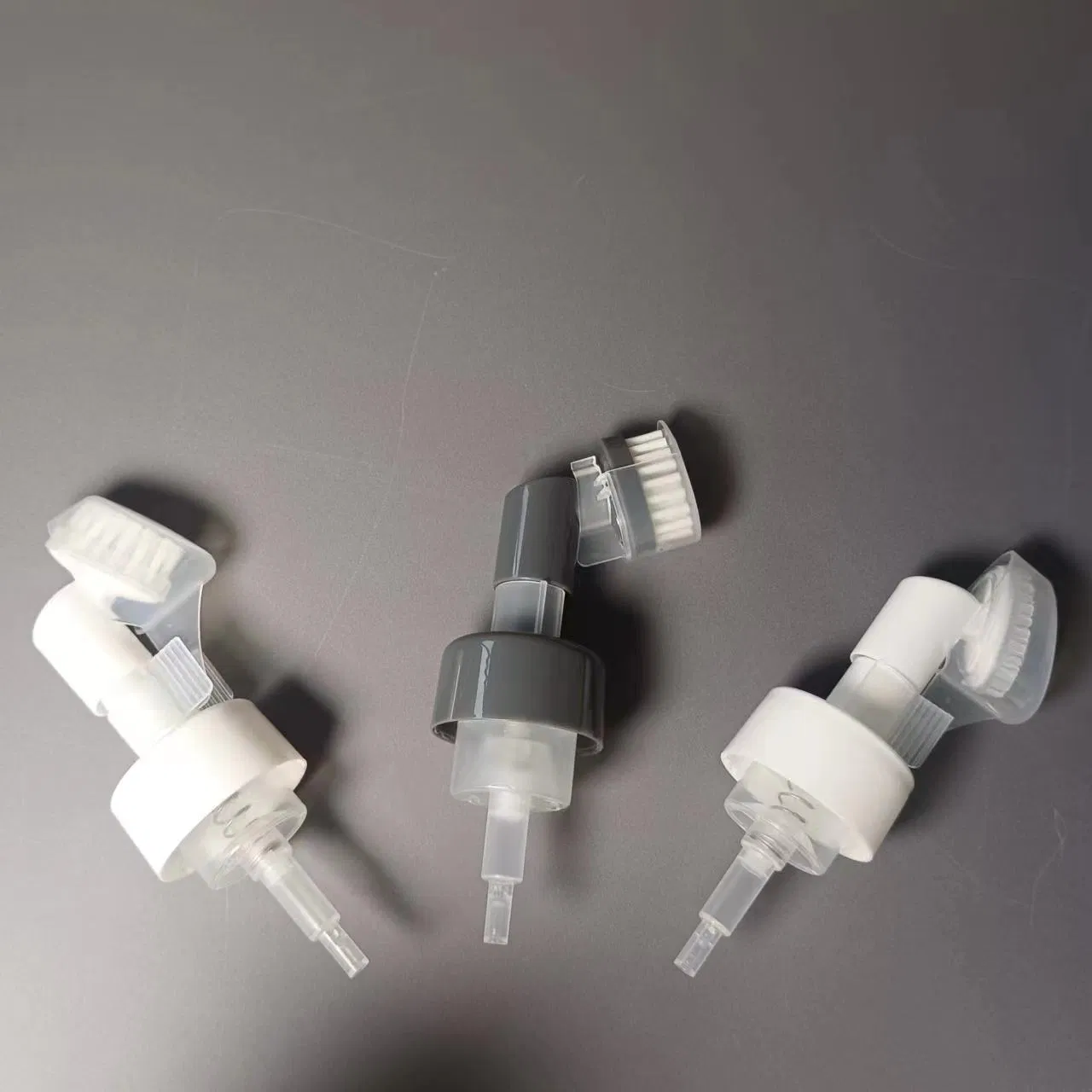 Factory Supplies 43mm Foam Pump Heads, Plastic Brushes for Down Jacket Cleaning Agent Packaging, and Emulsion Foam Brushes