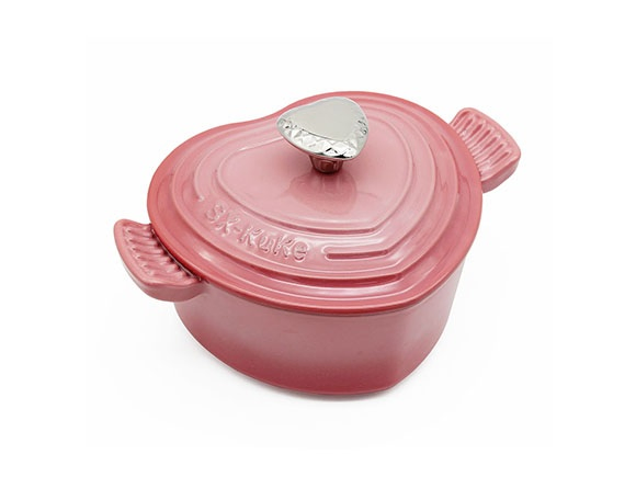 Эмалированная кастрюля с плоской ручкой