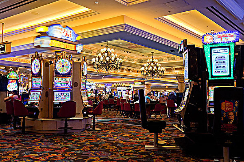 Wide-Angle Capacitive Touch Screen 43 Inch Curved LCD Monitor for Game Slot Machine