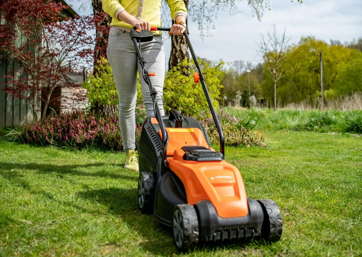 Durable Plastic Cutting Deck Weather Resistant Garden Lawn Mower-Lm C32A