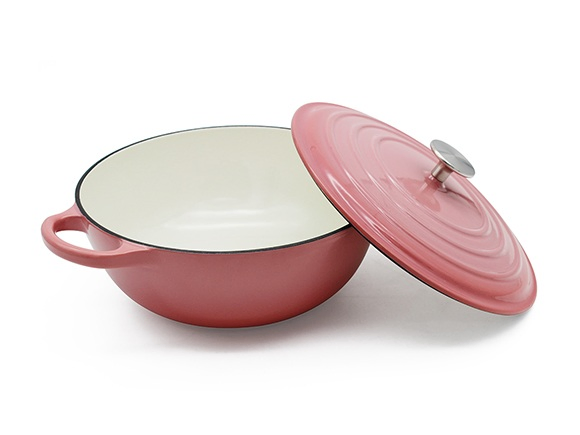 Эмалированные кастрюли разных цветов и стилей