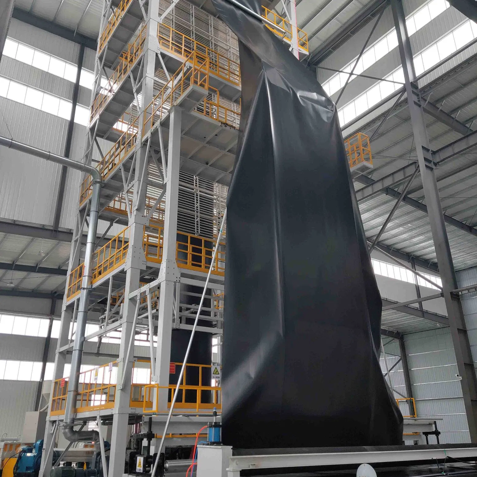 0.5mm-3.0mm Waterproof Membrane Film Black Textured HDPE Geomembrane Agricultural Fish Farm Pond Liner for Landfill Application