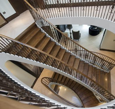 Australia Standard Indoor Luxury Carbon Steel Iron Railing Spiral Staircase Solid Wood Curved Stairs Design