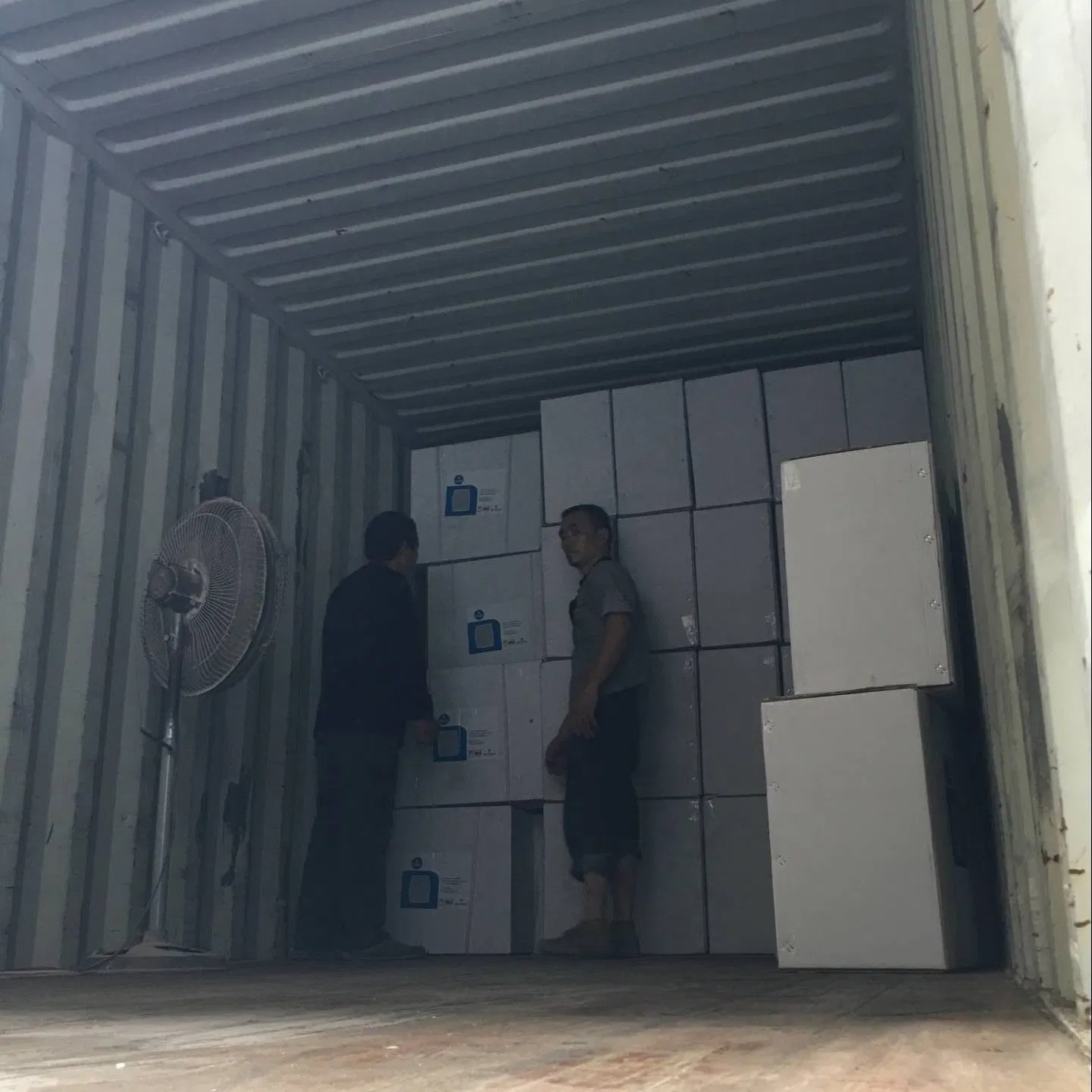 Elegant LED Lighted Makeup Mirror for Stylish Bathroom Decor