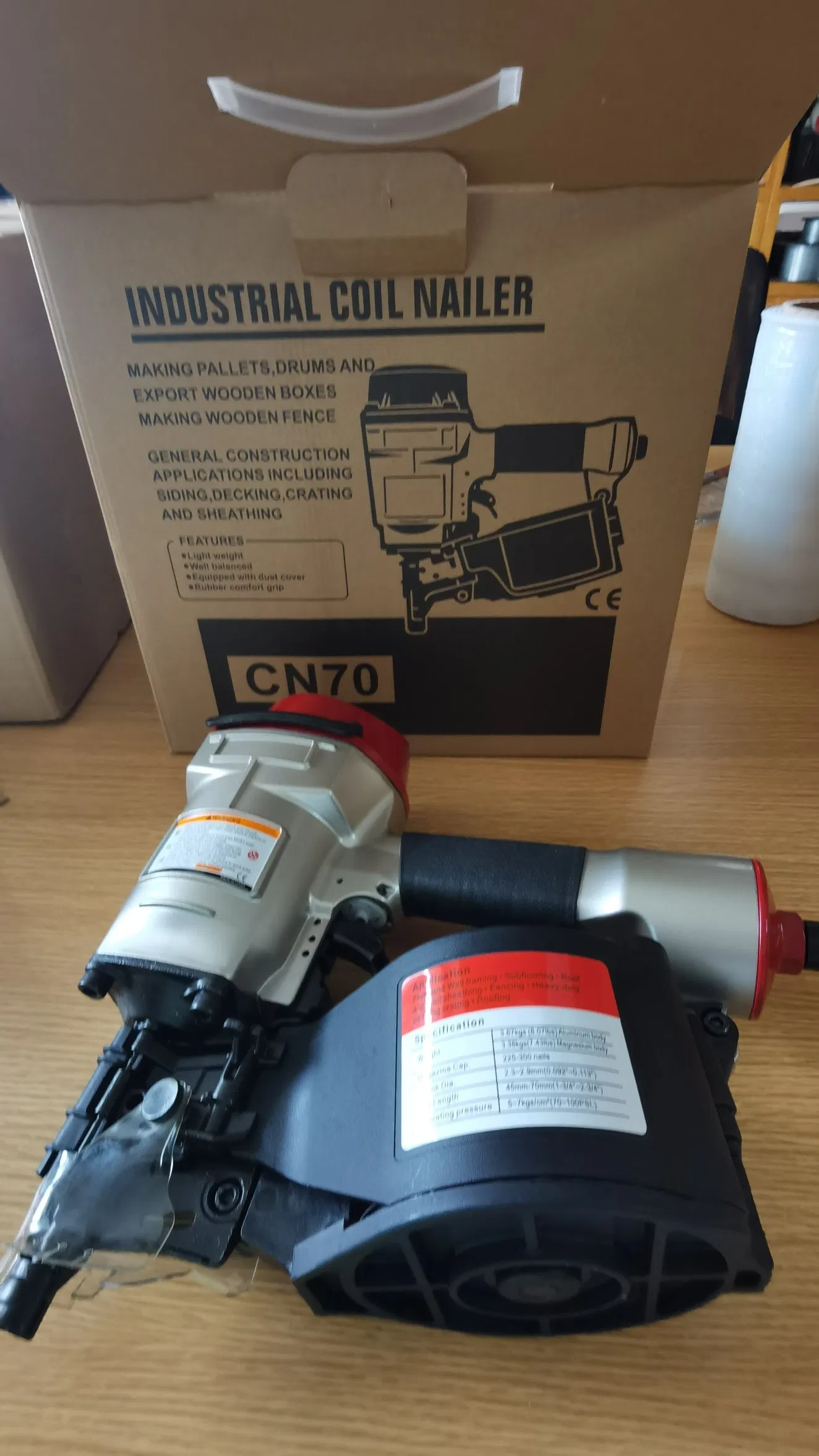 Пневматический гвоздезабиватель CN70 для каркаса и пола