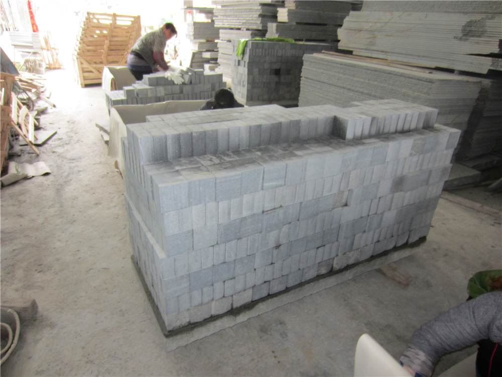 Flamed Finnish Grey Granite Cube Stone Square Stone for Outdoor Paving
