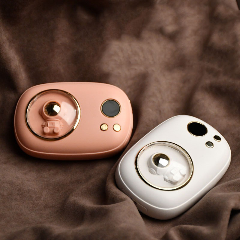 Hot Selling New Mini USB Charging Astronaut Student Portable Three-Speed Quick Heating Hand Warmer