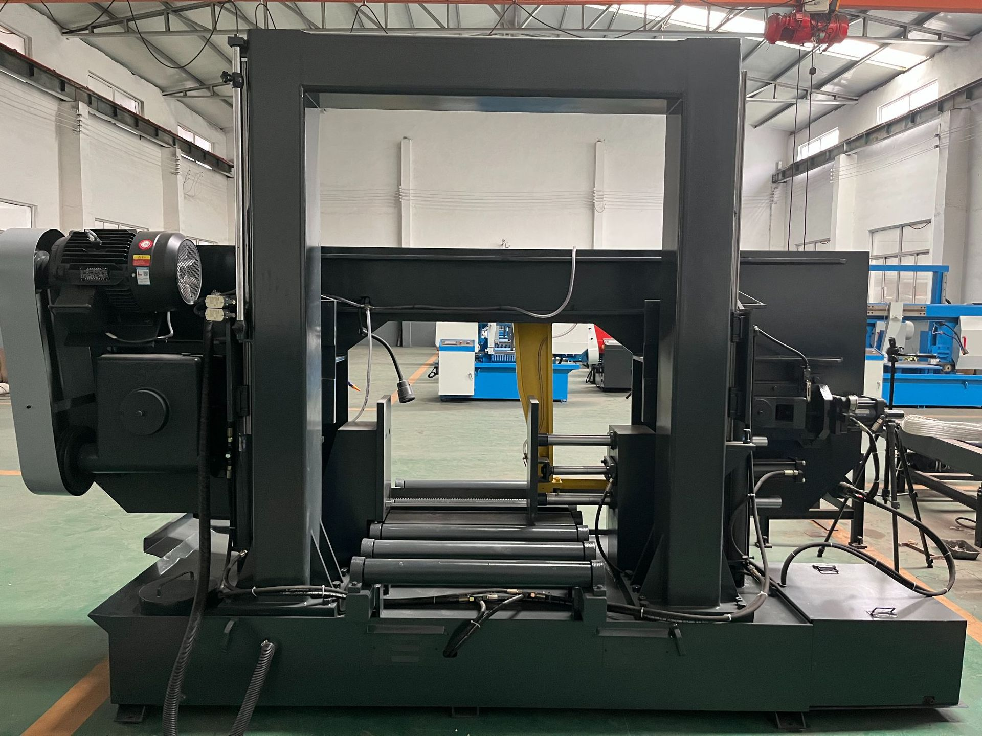 Ленточная пила по металлу полуавтоматическая двухколонная