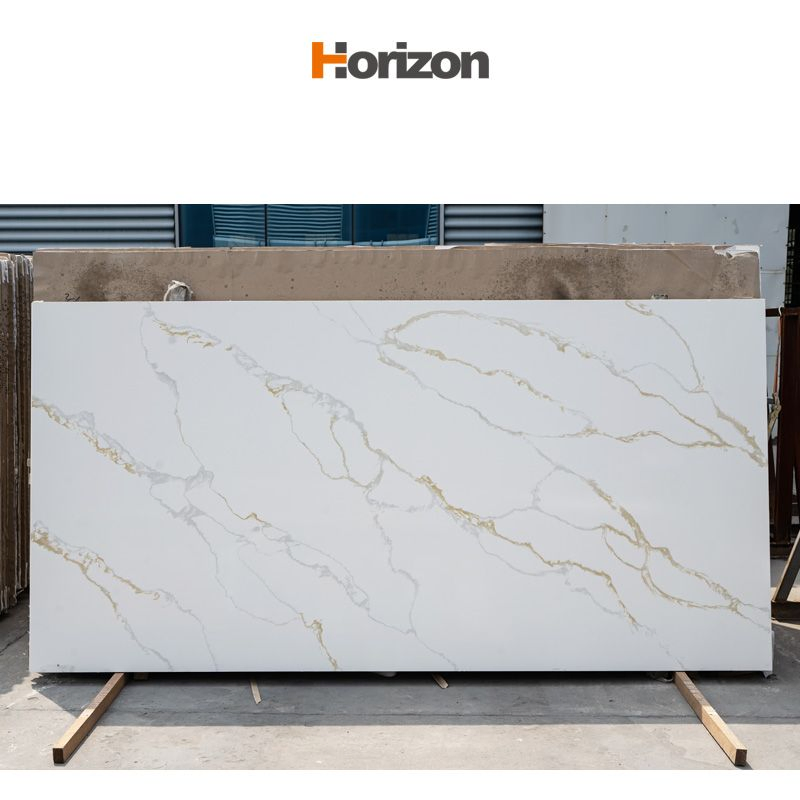 Engineering Polished Black/White/Beige/Grey/Gold Calacatta Rocky Quartz Stone for Interiors/Indoor Slabs/Kitchen/Bathroom/Vanity/Table Countertops