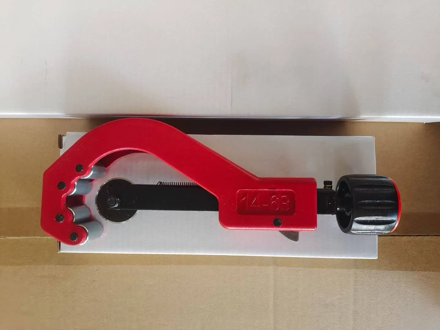 Ручной труборез для пластиковых труб ПВХ ППР